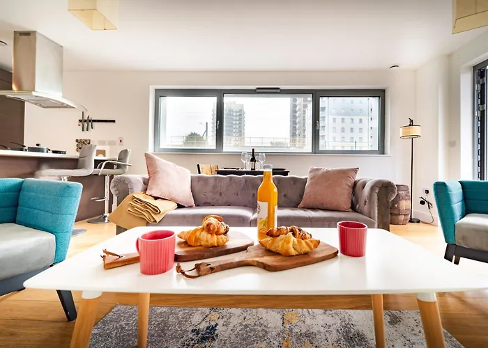 Chic Property Near Tower Hill With A Gym